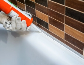 Kitwerk in sanitaire ruimtes 